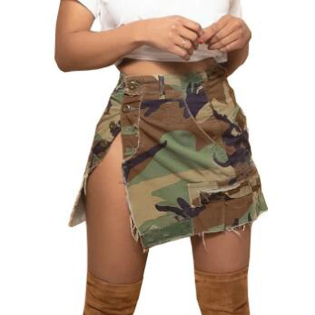 Washed and worn out work style pocket button sexy short camouflage skirt
