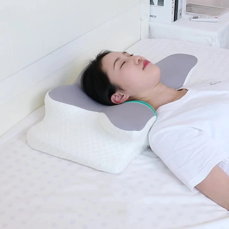 Ergonomic neck pillow detail